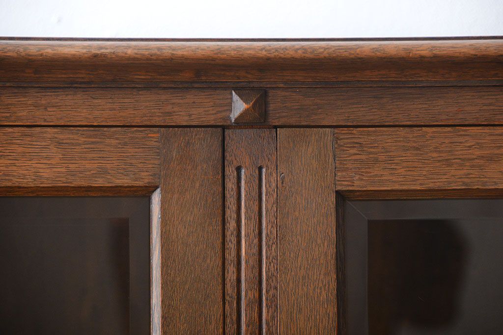 中古　高級品!永田良介商店製　面取りガラス扉の脚付きキャビネット(定価約68万円)