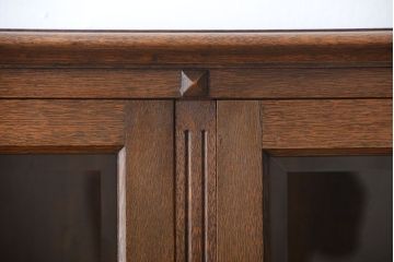 中古　高級品!永田良介商店製　面取りガラス扉の脚付きキャビネット(定価約68万円)