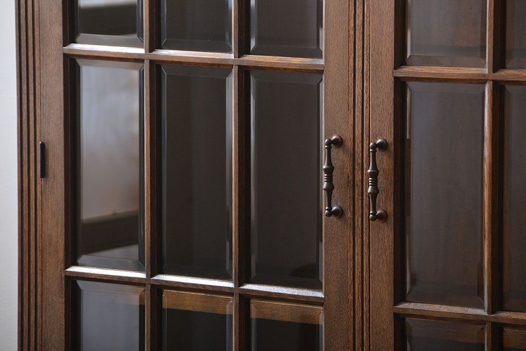 中古　高級品!永田良介商店製　面取りガラス扉の脚付きキャビネット(定価約68万円)