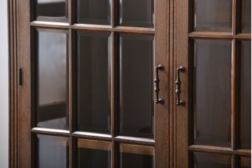 中古　高級品!永田良介商店製　面取りガラス扉の脚付きキャビネット(定価約68万円)