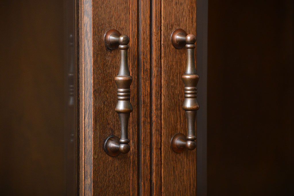 中古　高級品!永田良介商店製　面取りガラス扉の脚付きキャビネット(定価約68万円)