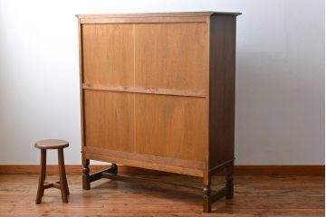 中古　高級品!永田良介商店製　面取りガラス扉の脚付きキャビネット(定価約68万円)