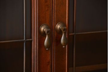 中古　神戸元町欧風家具メープル不二屋製　マホガニー材の高級キャビネット(定価約30万円)