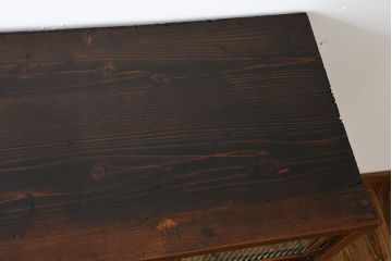 アンティーク家具　アンティーク　モールガラス引き戸付き大ぶりな古い木製の収納棚