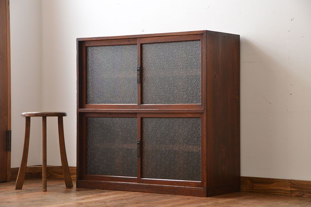 アンティーク家具　アンティーク　ダイヤガラス引き戸付き古い木製のマス目収納棚