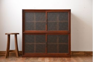 アンティーク家具　アンティーク　ダイヤガラス引き戸付き古い木製のマス目収納棚