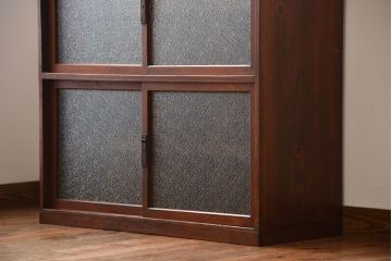 アンティーク家具　アンティーク　ダイヤガラス引き戸付き古い木製のマス目収納棚