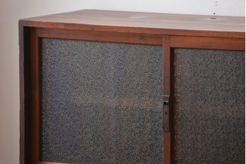 アンティーク家具　アンティーク　ダイヤガラス引き戸付き古い木製のマス目収納棚