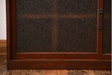 アンティーク家具　アンティーク　ダイヤガラス引き戸付き古い木製のマス目収納棚