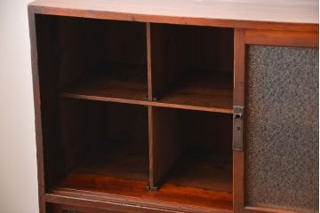 アンティーク家具　アンティーク　ダイヤガラス引き戸付き古い木製のマス目収納棚