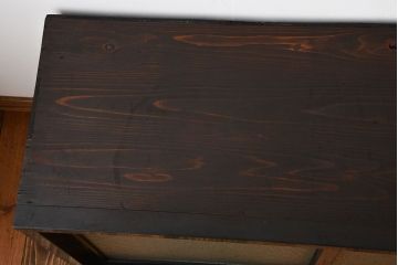 アンティーク家具　アンティーク　ダイヤガラス引き戸付き古い木製の横型収納棚