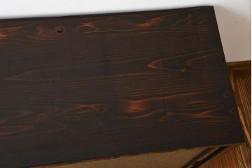 アンティーク家具　アンティーク　ダイヤガラス引き戸付き古い木製の横型収納棚