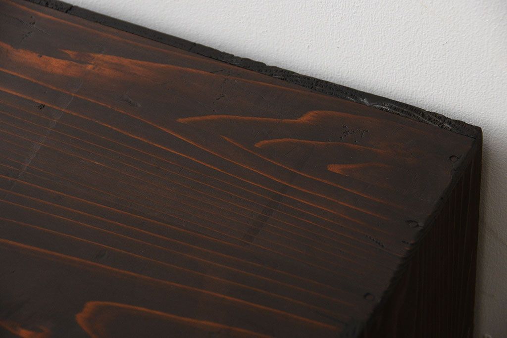 アンティーク家具　アンティーク　ダイヤガラス引き戸付き古い木製の横型収納棚