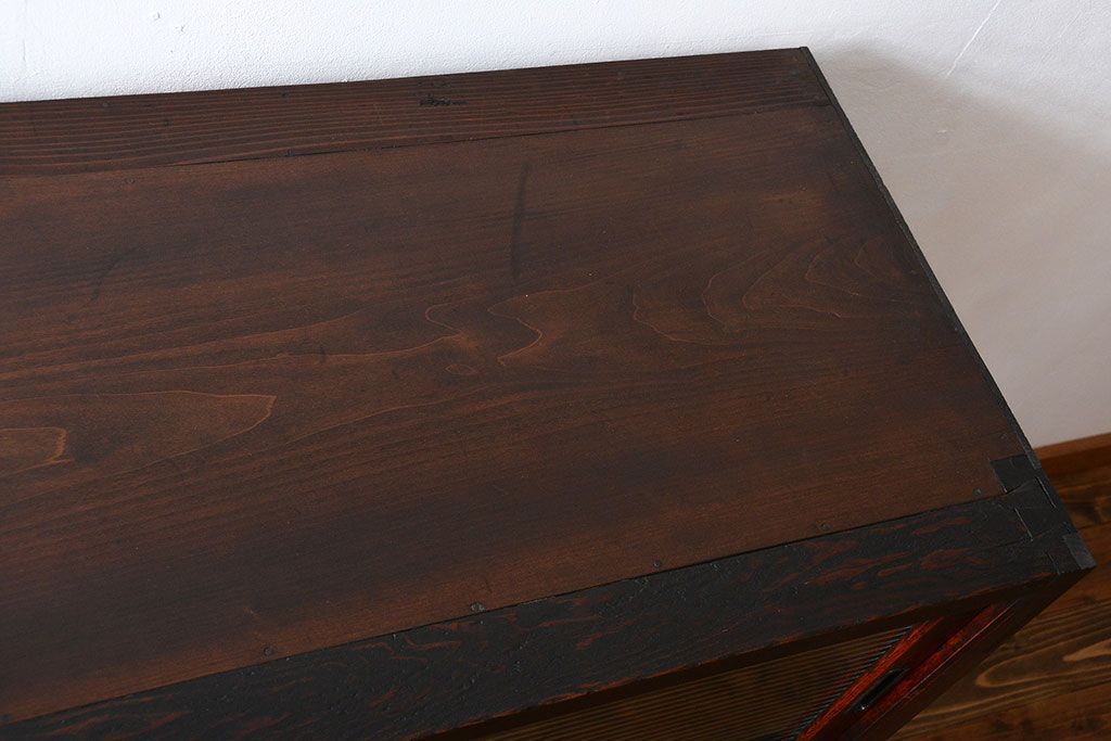 アンティーク家具　和製アンティーク　モールガラス引き戸付き鉄脚サイドボード