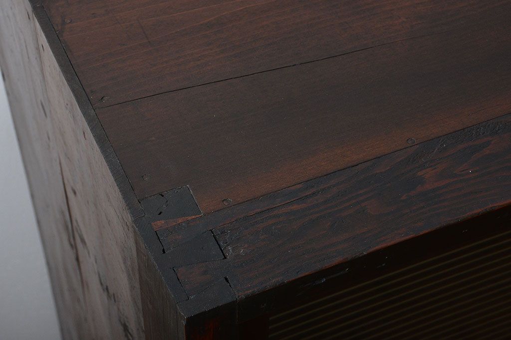 アンティーク家具　和製アンティーク　モールガラス引き戸付き鉄脚サイドボード