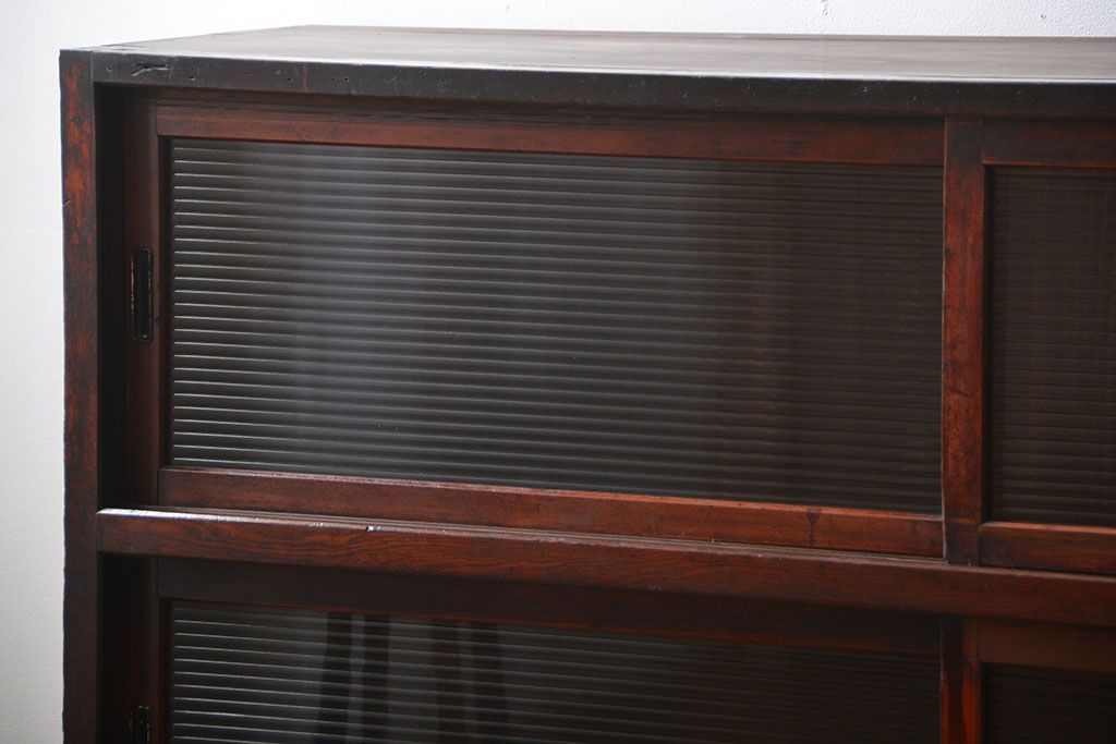 アンティーク家具　和製アンティーク　モールガラス引き戸付き鉄脚サイドボード