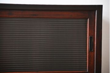 アンティーク家具　和製アンティーク　モールガラス引き戸付き鉄脚サイドボード