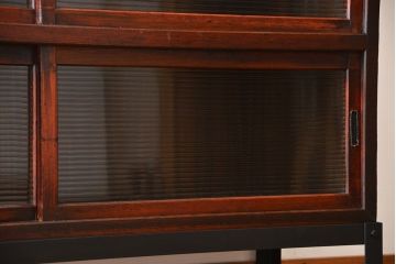 アンティーク家具　和製アンティーク　モールガラス引き戸付き鉄脚サイドボード