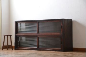 アンティーク家具　和製アンティーク　モールガラス引き戸付き鉄脚サイドボード