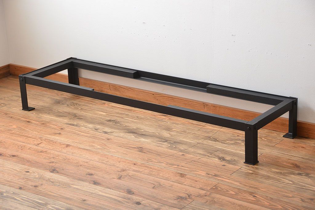 アンティーク家具　和製アンティーク　モールガラス引き戸付き鉄脚サイドボード