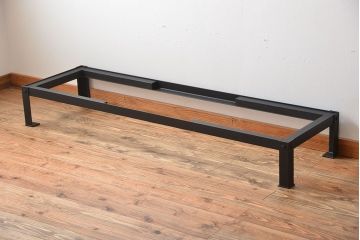 アンティーク家具　和製アンティーク　モールガラス引き戸付き鉄脚サイドボード