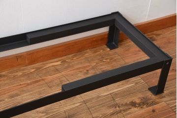 アンティーク家具　和製アンティーク　モールガラス引き戸付き鉄脚サイドボード