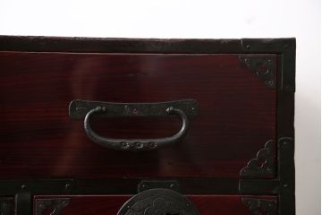 アンティーク家具　古民具・骨董　前面欅材!美しい金具の仙台箪笥