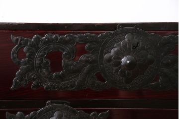 アンティーク家具　古民具・骨董　前面欅材!美しい金具の仙台箪笥