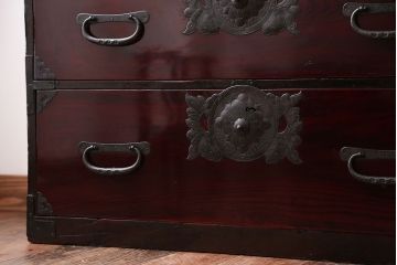アンティーク家具　古民具・骨董　前面欅材!美しい金具の仙台箪笥