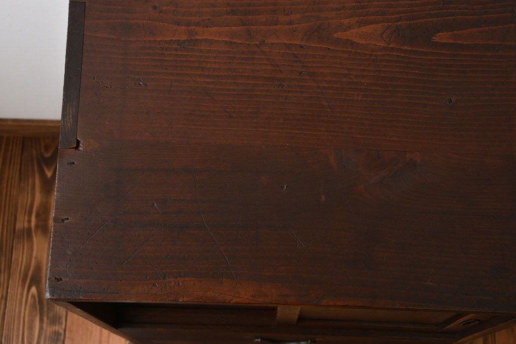 アンティーク家具　アンティーク　古い木製の引き出し付き縦型戸棚