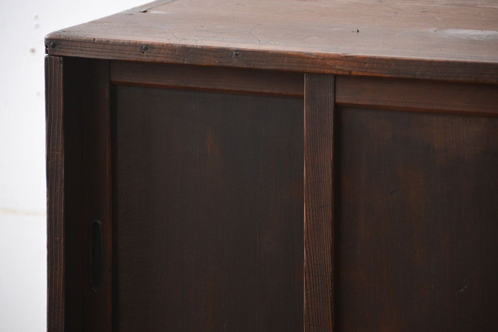 アンティーク家具　アンティーク　古い木製の引き出し付き縦型戸棚