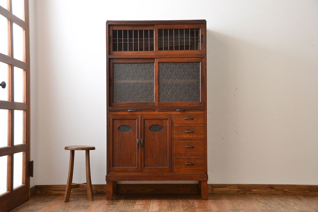 レトロ家具　昭和レトロ　古いナラ材の上質な脚付き食器棚