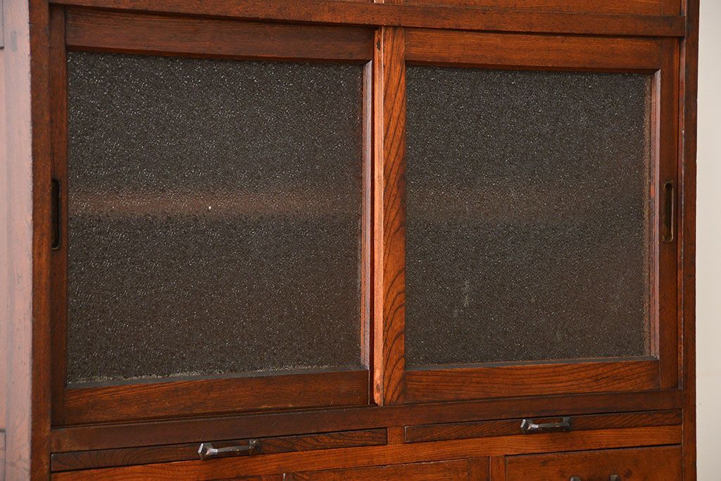 レトロ家具　昭和レトロ　古いナラ材の上質な脚付き食器棚