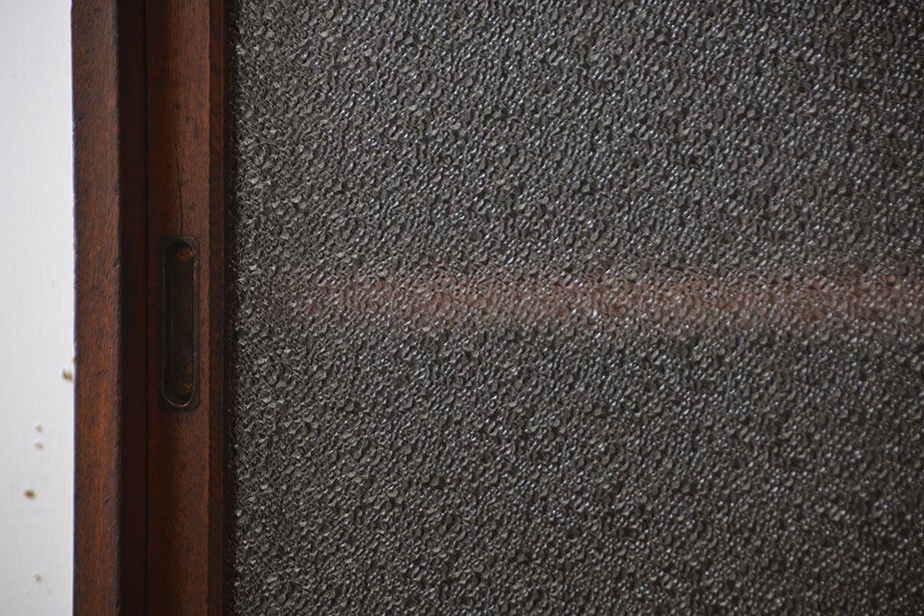 レトロ家具　昭和レトロ　古いナラ材の上質な脚付き食器棚