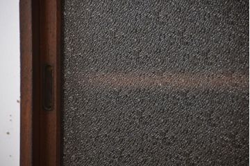 レトロ家具　昭和レトロ　古いナラ材の上質な脚付き食器棚