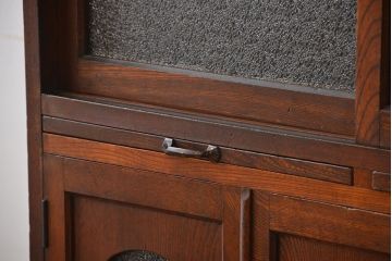 レトロ家具　昭和レトロ　古いナラ材の上質な脚付き食器棚