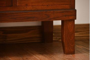 レトロ家具　昭和レトロ　古いナラ材の上質な脚付き食器棚