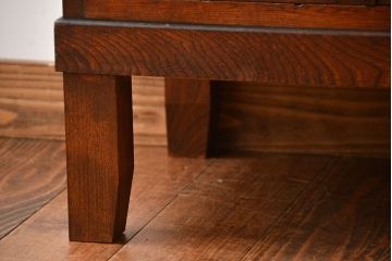 レトロ家具　昭和レトロ　古いナラ材の上質な脚付き食器棚