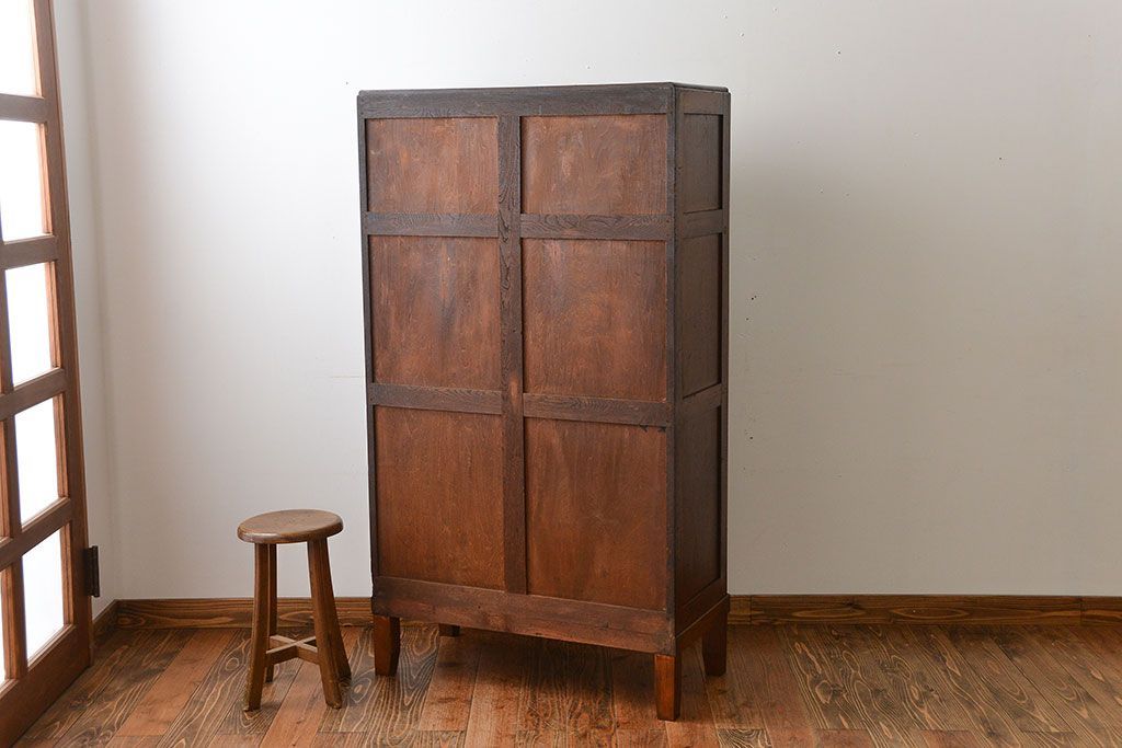 レトロ家具　昭和レトロ　古いナラ材の上質な脚付き食器棚