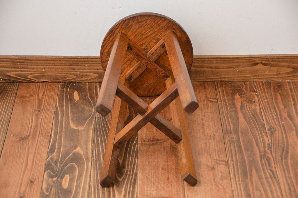 レトロ家具　昭和レトロ　シンプルでかわいい古いナラ材のアンティーク丸スツール(1)