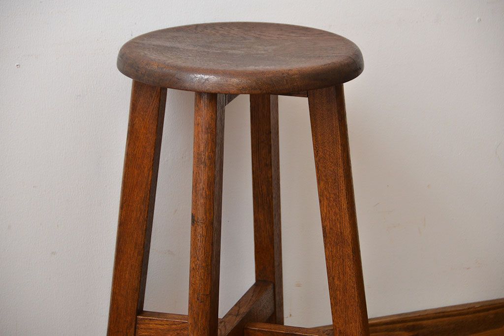 レトロ家具　昭和レトロ　シンプルでかわいい古いナラ材のアンティーク丸スツール(2)
