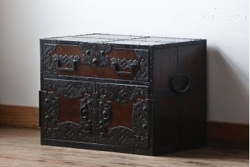 工芸品 手打ち金具 総欅材の佐渡船箪笥(定価139万円)(帳箱、舟箪笥)