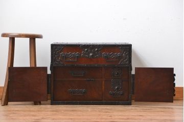 工芸品 手打ち金具 総欅材の佐渡船箪笥(定価139万円)(帳箱、舟箪笥)