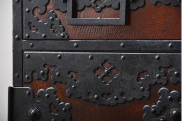 工芸品 手打ち金具 総欅材の佐渡船箪笥(定価139万円)(帳箱、舟箪笥)