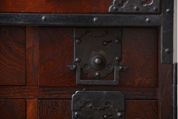 工芸品 手打ち金具 総欅材の佐渡船箪笥(定価139万円)(帳箱、舟箪笥)