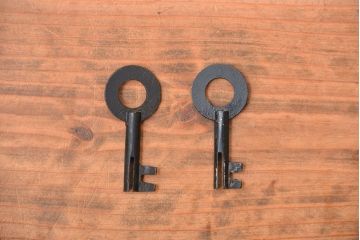 工芸品 手打ち金具 総欅材の佐渡船箪笥(定価139万円)(帳箱、舟箪笥)