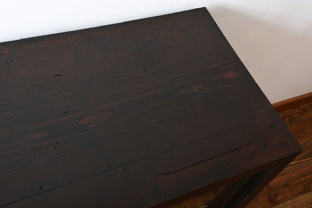 アンティーク家具　和製アンティーク　古い木製の大振りな鉄脚付き引き戸収納棚