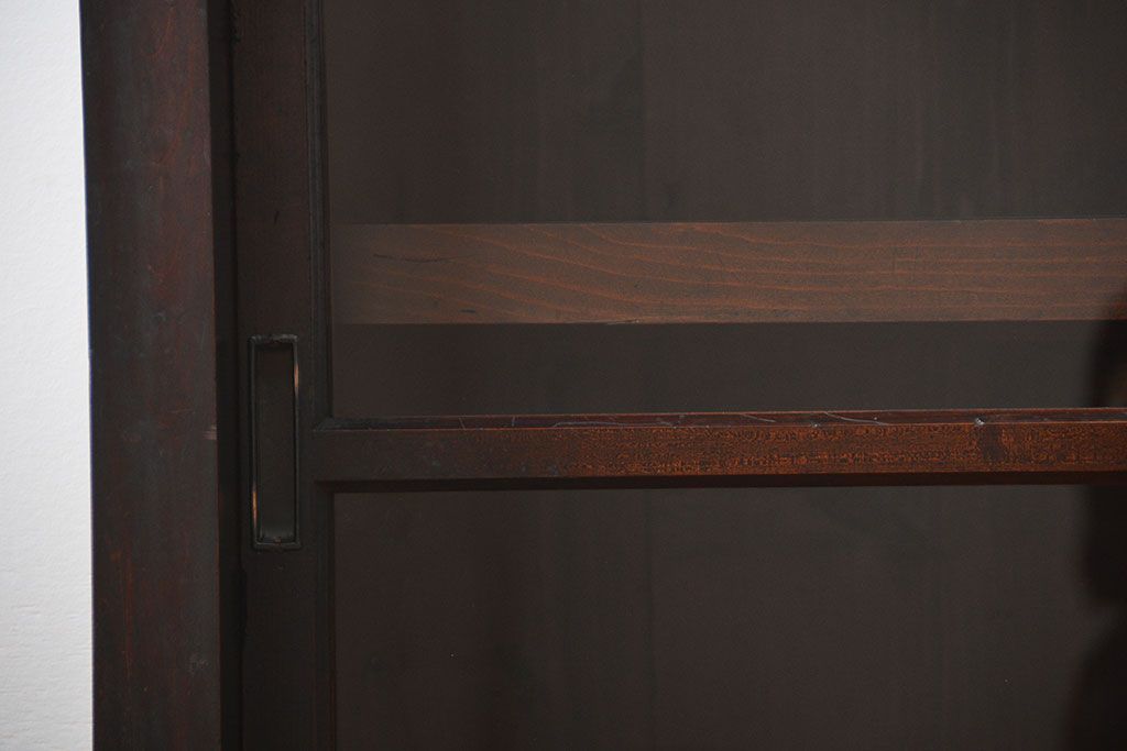 アンティーク家具　和製アンティーク　古い木製の大振りな鉄脚付き引き戸収納棚