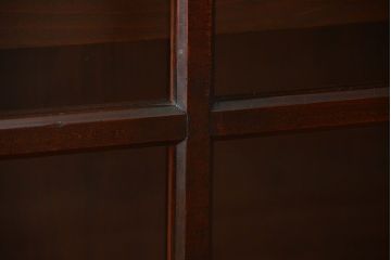 アンティーク家具　和製アンティーク　古い木製の大振りな鉄脚付き引き戸収納棚