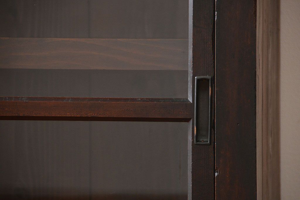 アンティーク家具　和製アンティーク　古い木製の大振りな鉄脚付き引き戸収納棚